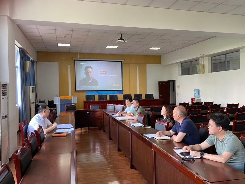 aQoV_1748253035919064244.jpg 01ce5c284f2d7febe3563d61be84903.jpg